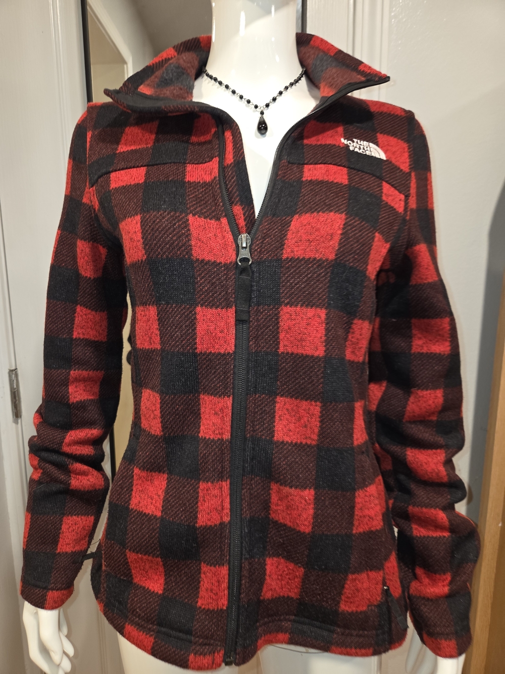 The North Face Women’s Red & Black Buffalo Plaid Fleece Jacket - Picture 12 of 12
